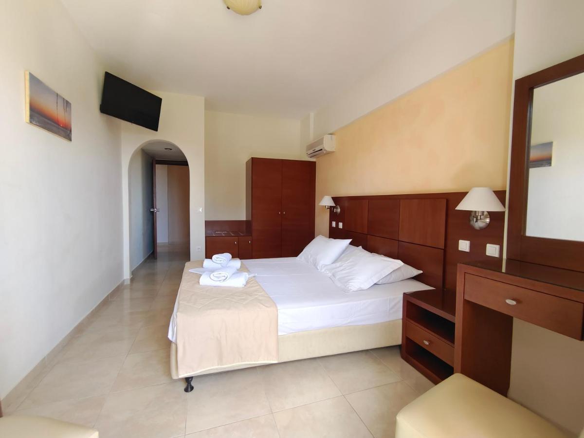 Alex (Adults Only) Otel Kerpe Dış mekan fotoğraf